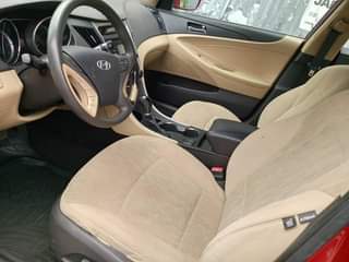 A picture of Hyundai sonata 2013