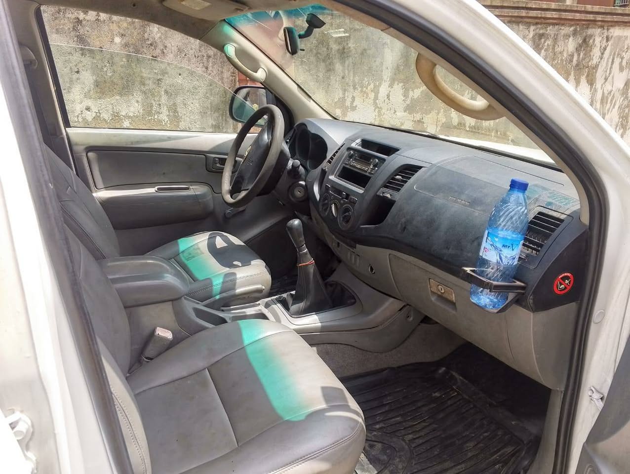 A picture of Hilux Adventure 2011 Engine Gear and Ac are perfectly fine