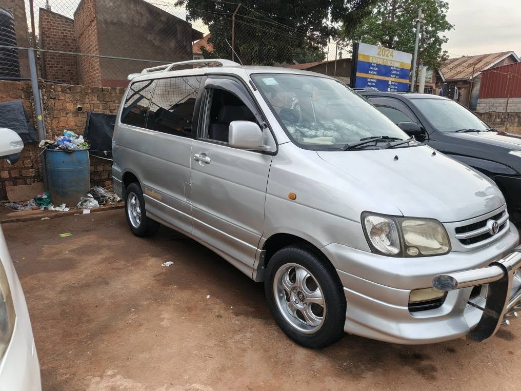 A picture of Toyota Noah for sell