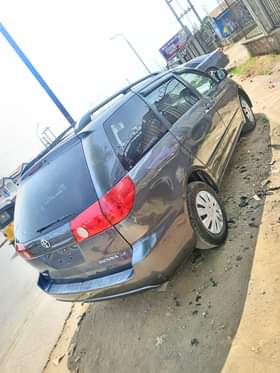 A picture of URGENT SALE Foreign used 07 Toyota Sienna power doors Formica