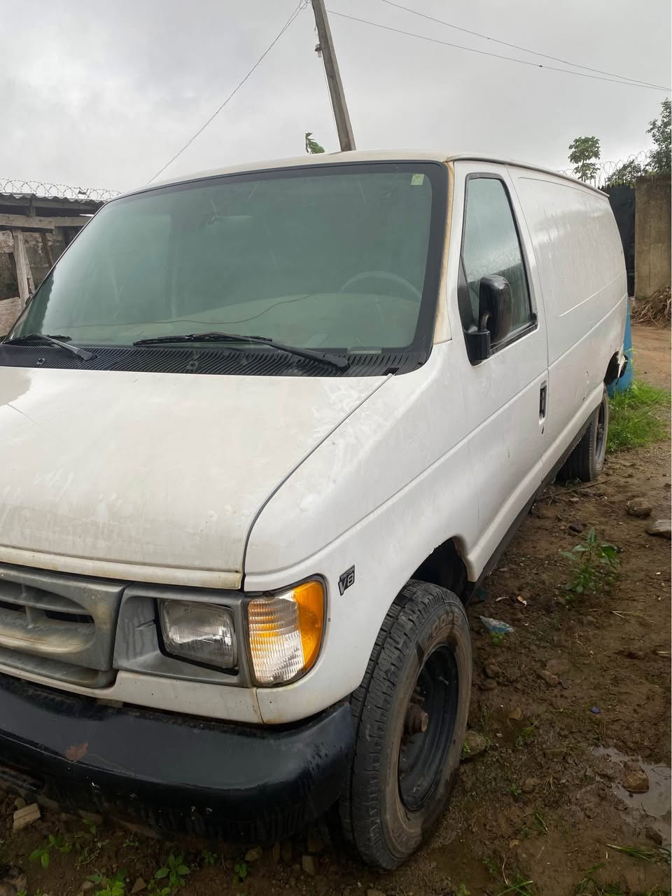 A picture of Ford E350 Van
