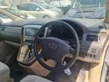 A picture of 2006 toyota alphard