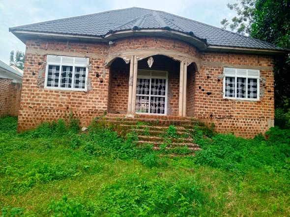 A picture of BANK PRESSURE House on quick sale 43millions Location Bombo town