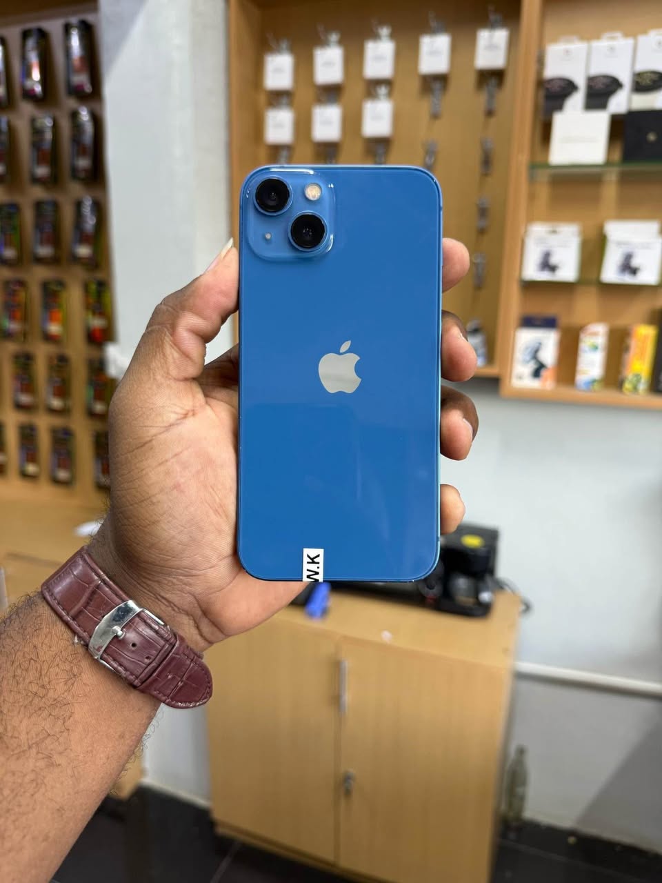 A picture of i phone 13 plain