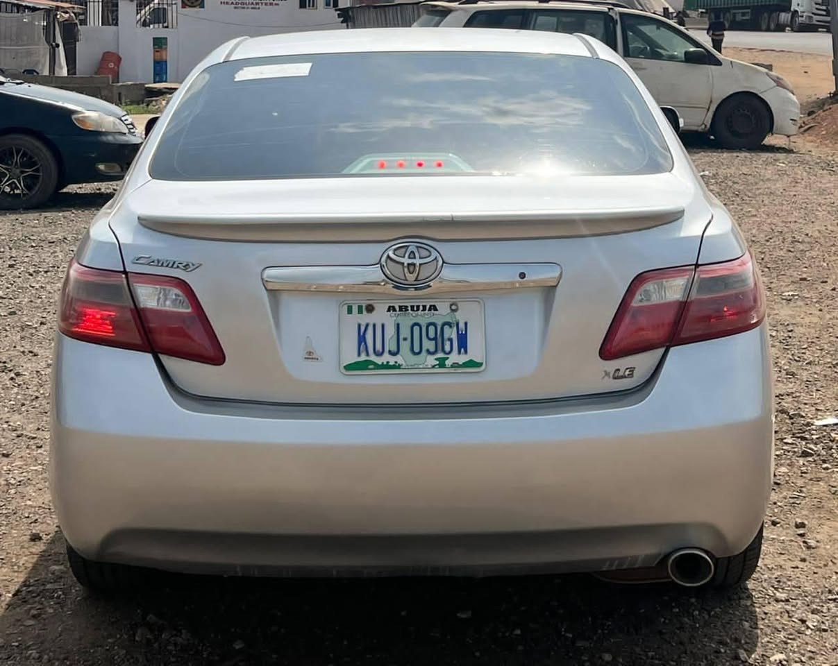 A picture of  Nigerian few months used Toyota Camry mozul . 2008