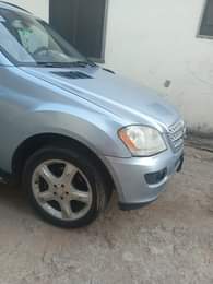 A picture of 2008 neatly used Mercedes Benz Ml350 in good condition with