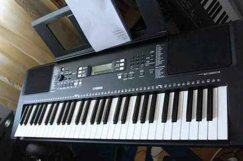 A picture of Yamaha PSR E373