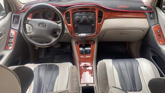 A picture of Neatly used Toyota Highlander 2005 model Everything is intact Buy