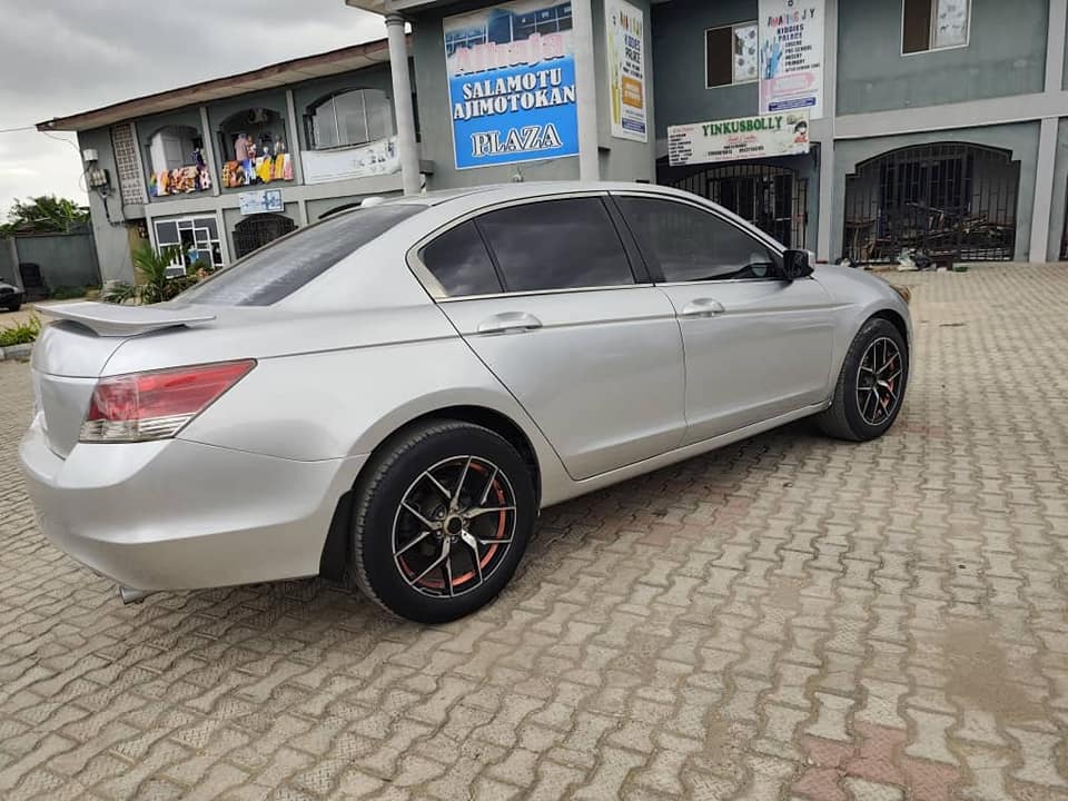 A picture of Honda Accord v4 2009 model