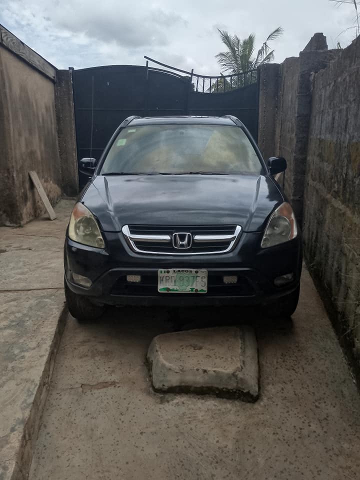 A picture of Honda CR V 04 model