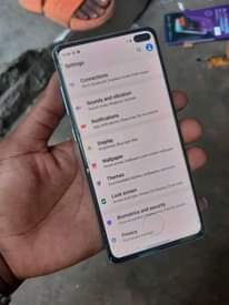 A picture of Samsung galaxy s10 plus imenyooka sana