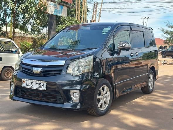 A picture of 2012 Toyota toyota noah