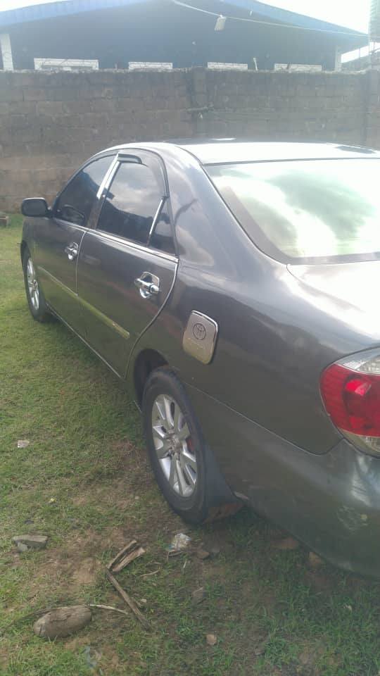 A picture of Toyota Camry.... Model 06.... Engine untoch 100 .... gear untoch