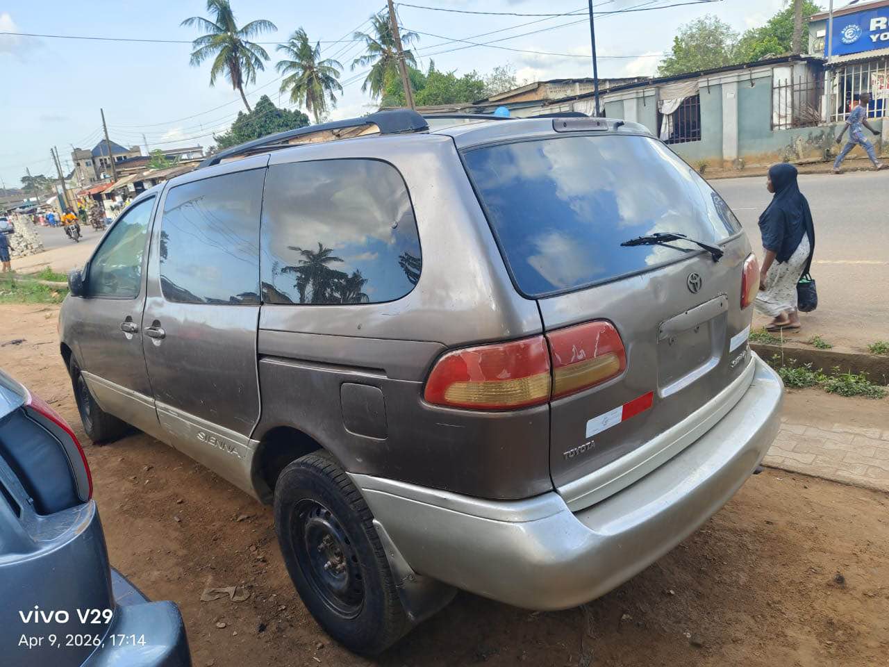 A picture of AWOOF DEAL TOYOTA SIENNA 2002 Family van in solid condition