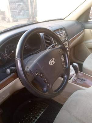 A picture of 2000 Crv2004 prado2000 crv Prado Black