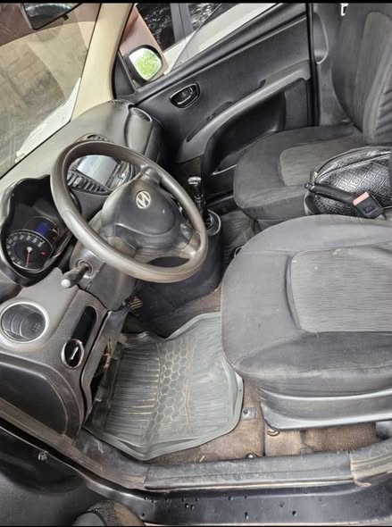 A picture of Hyundai i10 2010 Low fuel consumption Android screen Ac needs