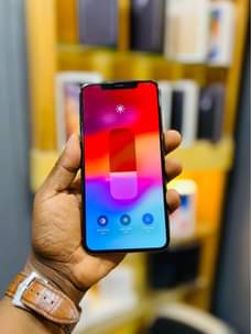 A picture of Iphone XS max64GB No Fcae 480 000