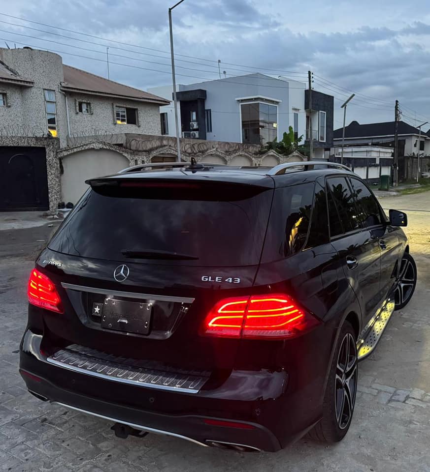 A picture of FOREIGN USED 2019 GLE43 AMG FULLEST OPTION PANORAMIC GLASS ROOF