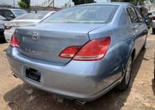 A picture of 2006 Avalon