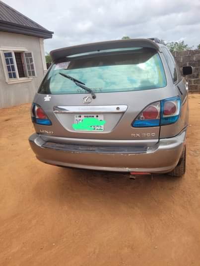 A picture of 2002 Lexus Rx300 Price slash to 2 6m Location Agbara
