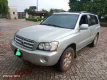 A picture of Very clean and sound Toyota Highlander 2004
