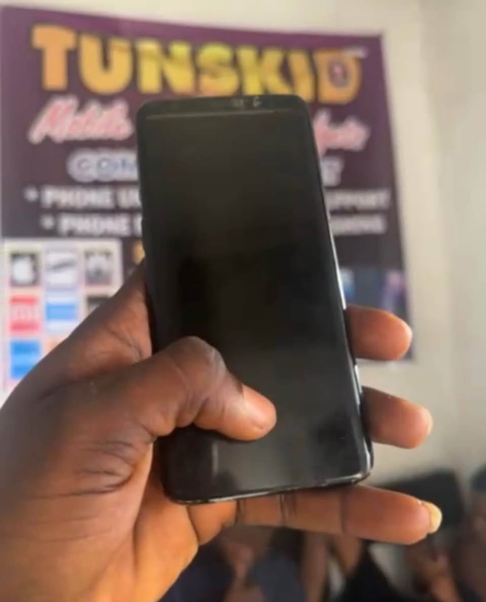 A picture of Samsung s9