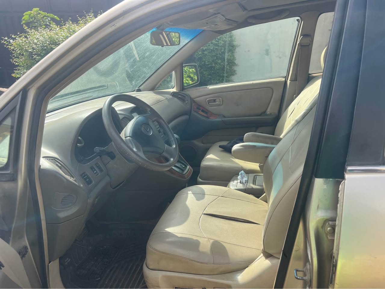 A picture of Lexus Rx 300