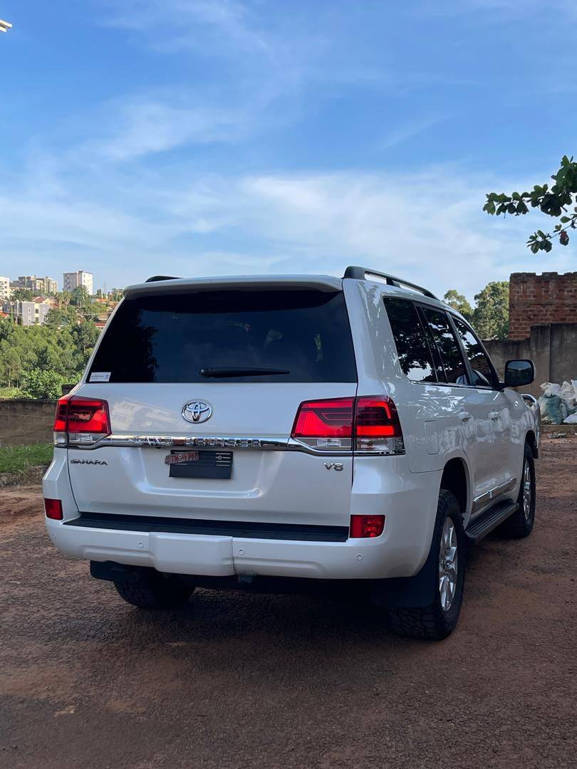 A picture of Toyota Land Cruiser 2021 UGX 330 000 000