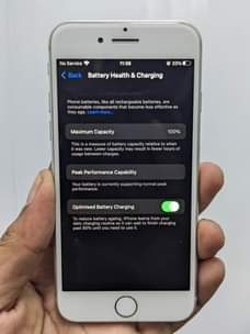 A picture of iphone 8 bado mpya inamiez 6