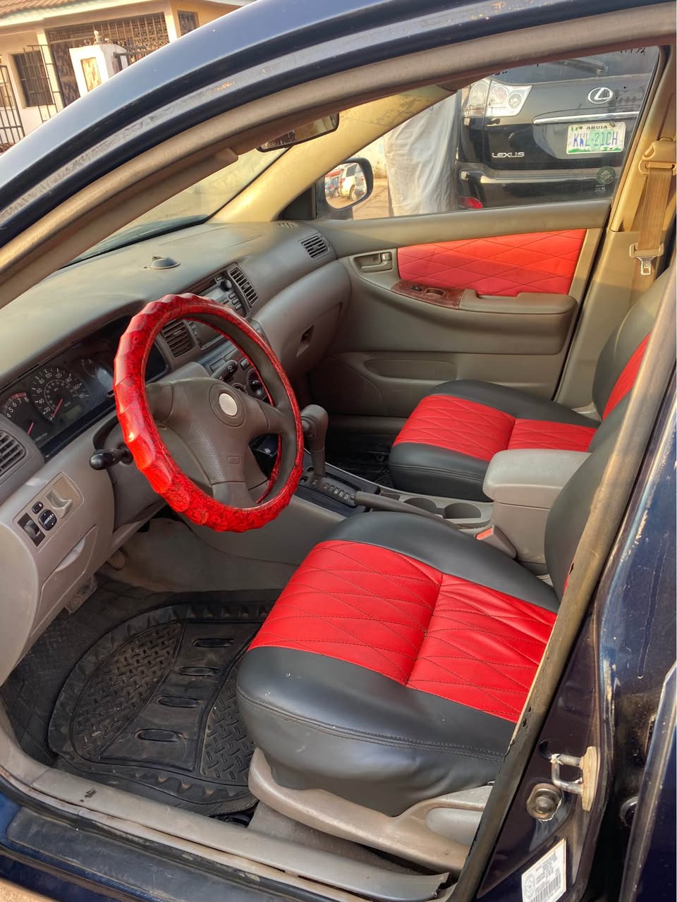 A picture of Toyota Corolla 04