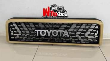 A picture of Land Cruiser 79 show grill