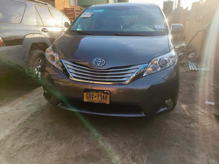 A picture of Direct Tokumbo 013 Sienna XLE full option Available