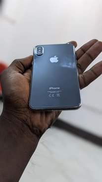 A picture of iPhone X GB 64