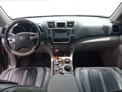 A picture of SMARTAUTOS 2013 MODEL Toyota Highlander Belgium Grade Engine very silent