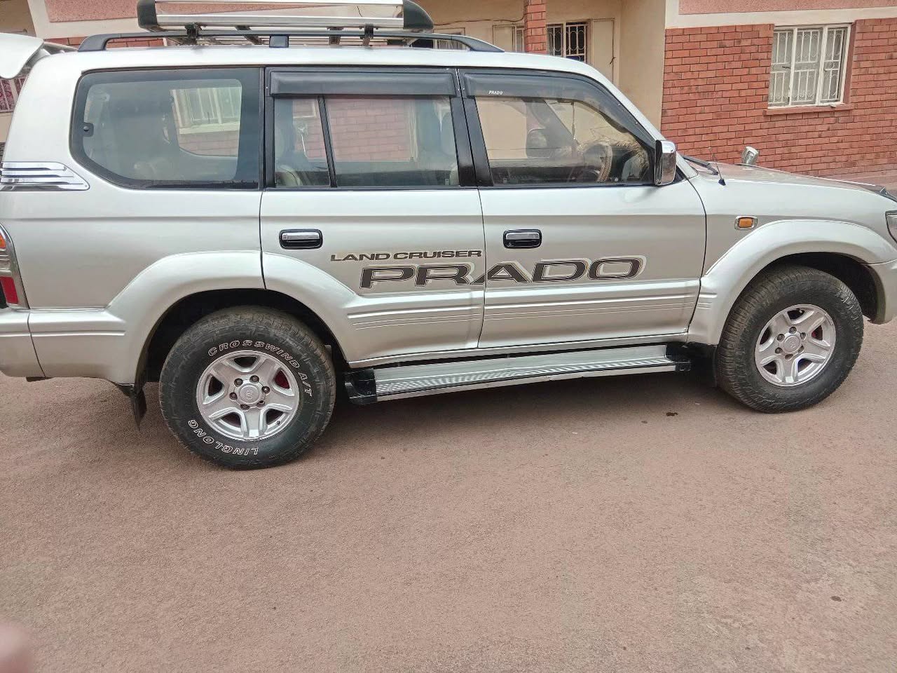 A picture of TOYOTA LAND CRUISER TX PRADO
