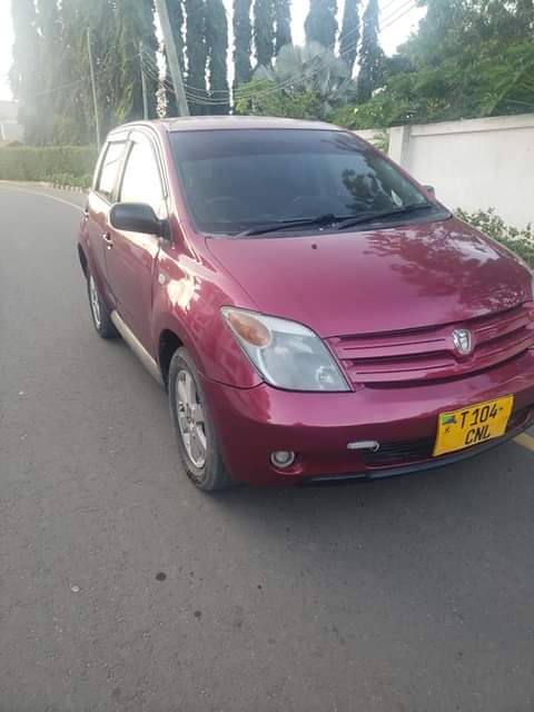 A picture of toyota ist full ac