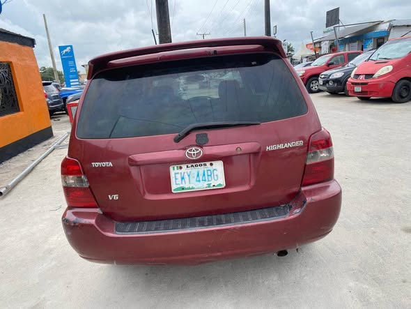 A picture of Toyota Highlander 2005 model