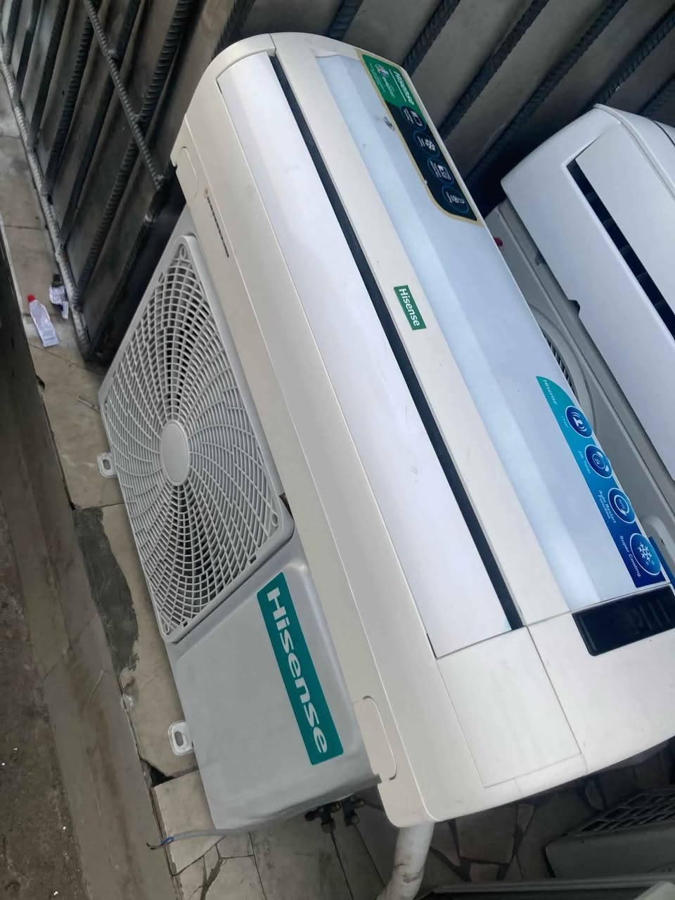 A picture of 1.5hp hisense AC