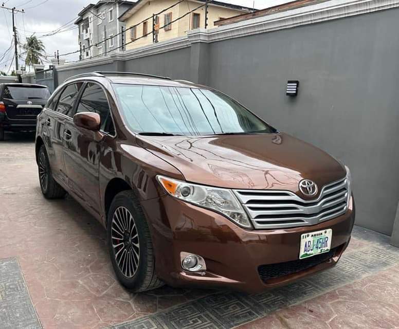 A picture of Toyota venza 2010