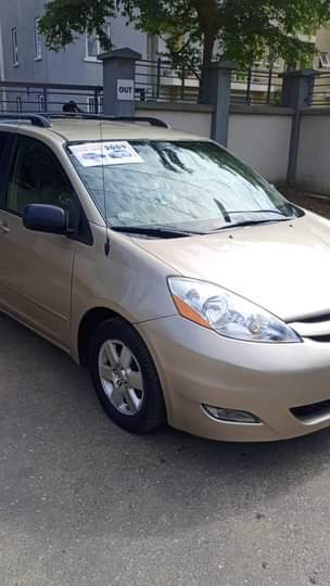 A picture of Toyota Sienna 2009 Model LE ForeignUse Tokunbo Accident Free Good