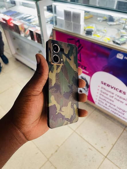 A picture of Oppo Reno7 256gb 12gbram 4500mah battery at only 300k 0705338269