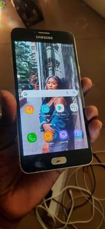 A picture of Samsung c7