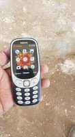 A picture of samsung note 9 na nokia 3310