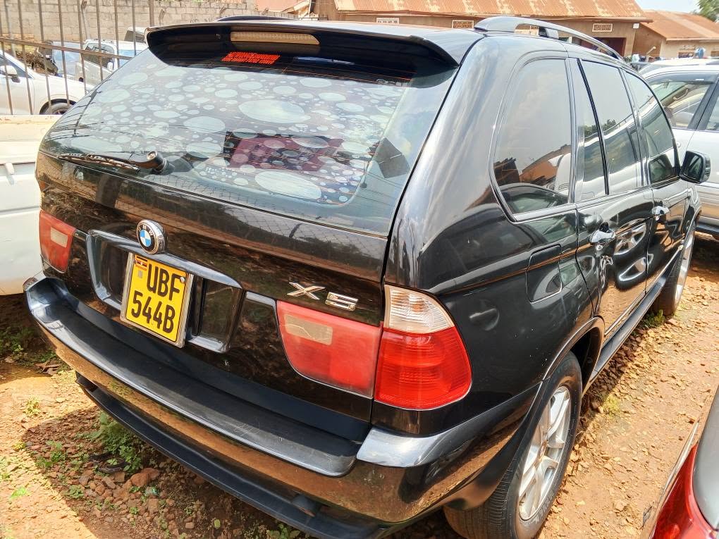A picture of Bmw x5 petrol