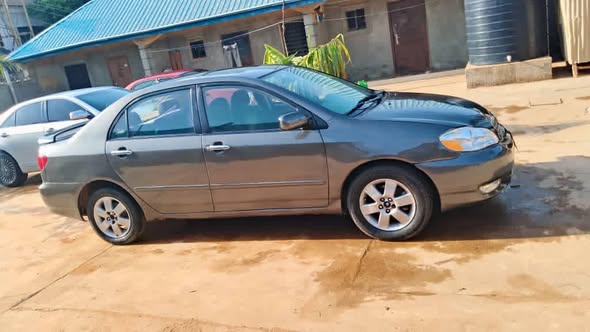 A picture of 2004 Toyota corolla 04