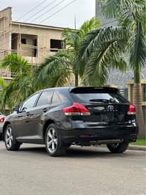 A picture of Toyota venza 2017 model