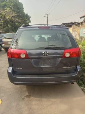 A picture of 08114560910 If you are interested call me 08 Toyota Sienna