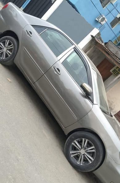 A picture of 2004 Toyota Camry