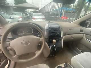 A picture of Toyota Siena 07 toks 8.5m
