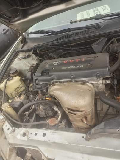 A picture of Toyota Camry 04 for sale